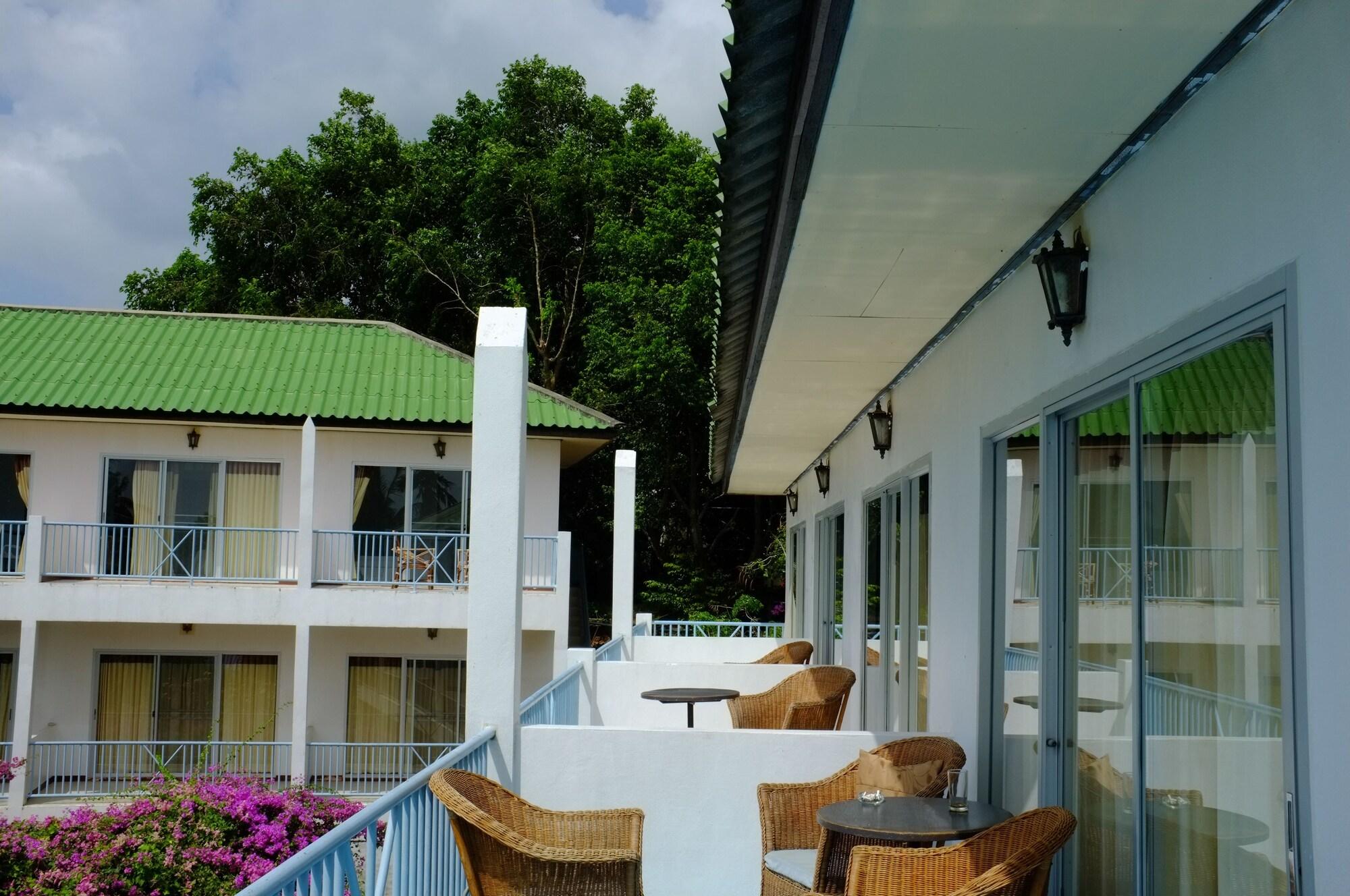 Thaniza Beachfront Resort ハード・リン エクステリア 写真